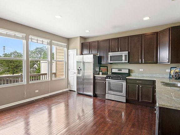 4th image of 3121 Coral Ln