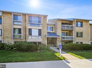 10223 Valentino Dr APT 7302, Oakton, VA 22124