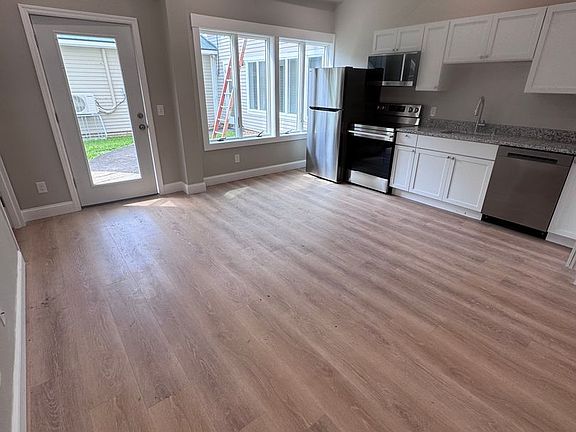 4th image of 396 High St #106