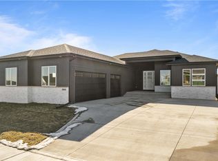 3954 Westgate Pkwy, Clive, IA 50325