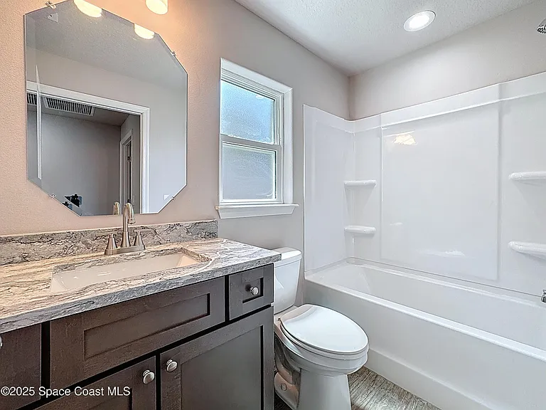 144 Roosevelt St — Photo 19