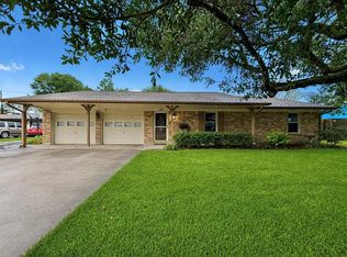 913 Cannan Dr, Angleton, TX 77515