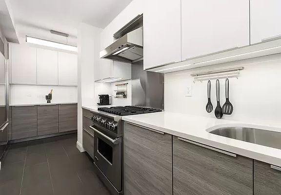 3rd image of 400 E 59th St APT 11B
