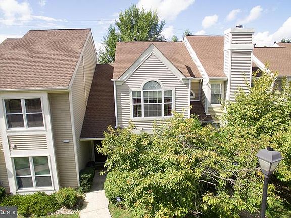 3rd image of 6022 Creekstone Ln