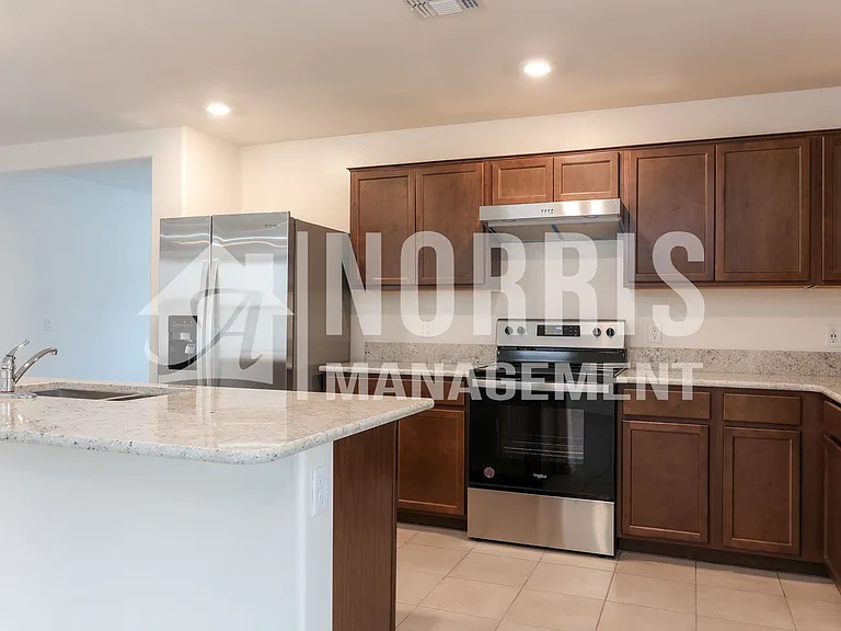 2897 N Rosewood Ln — Photo 8