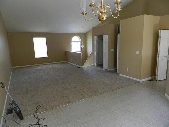 4th image of 279 Monarch Dr