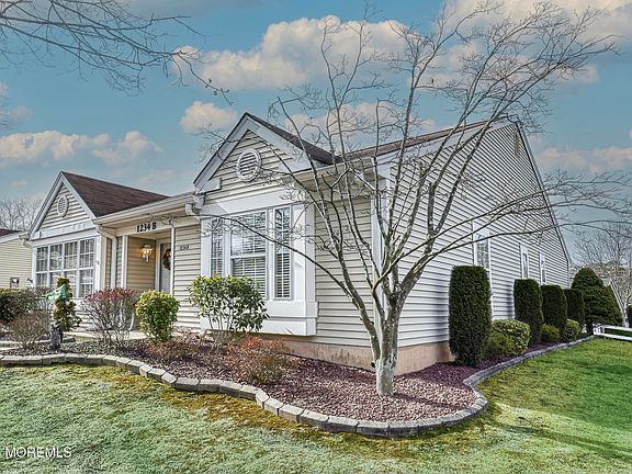 3rd image of 1234B Thornbury Lane