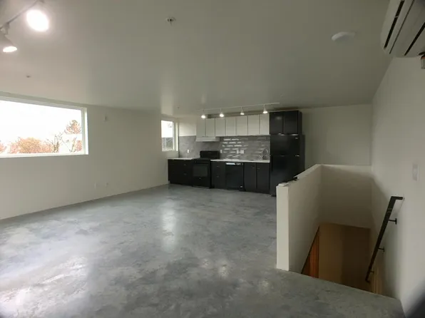2860 SE Gladstone St #207, Portland, OR 97202