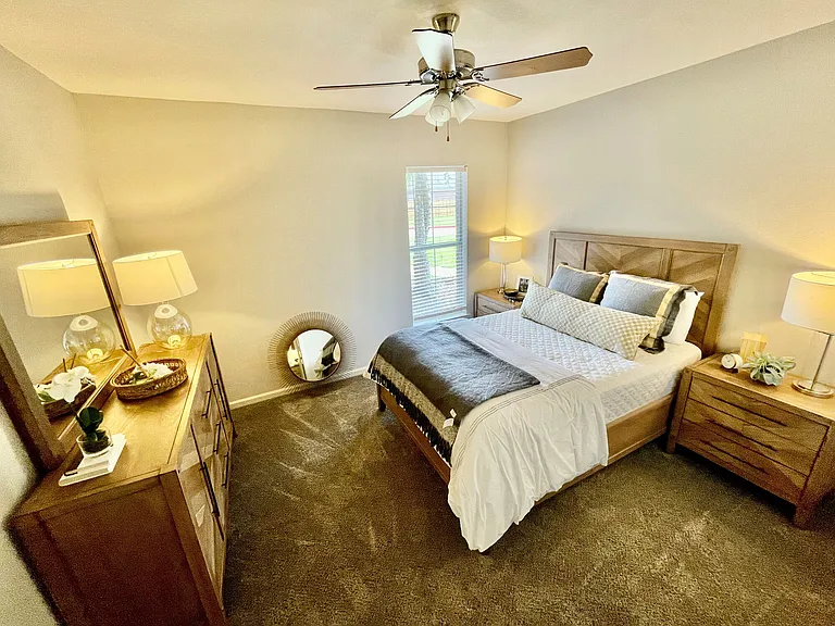 Nelson Pointe Apartment Homes — Photo 14