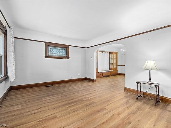 2nd image of 120 Longford Ave