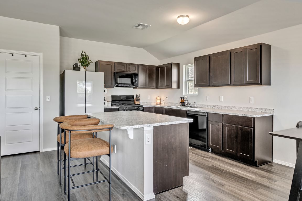 516 Fox Burrow-10