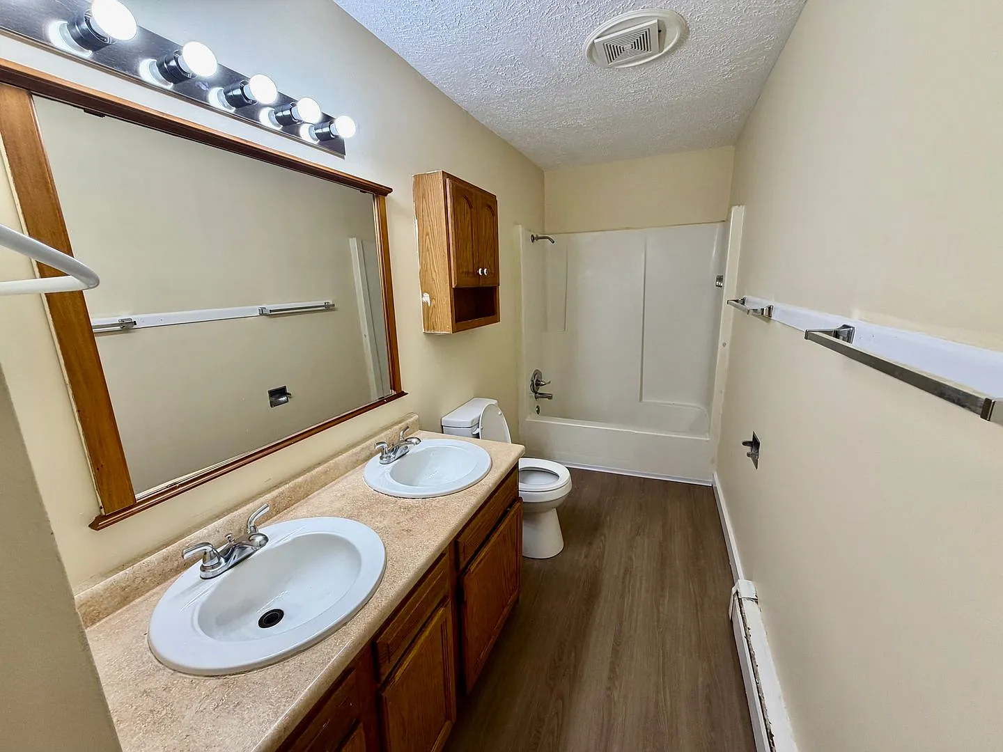 607 Hillview — Photo 3