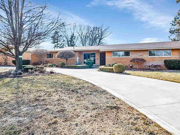 4th image of 38197 W Horseshoe Dr