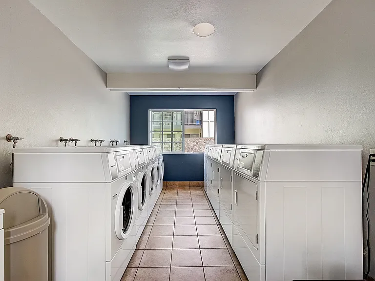 The Californian Apartments- HB — Photo 10