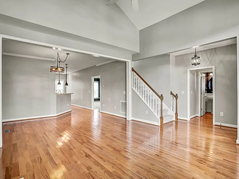 606 Center St — Photo 16