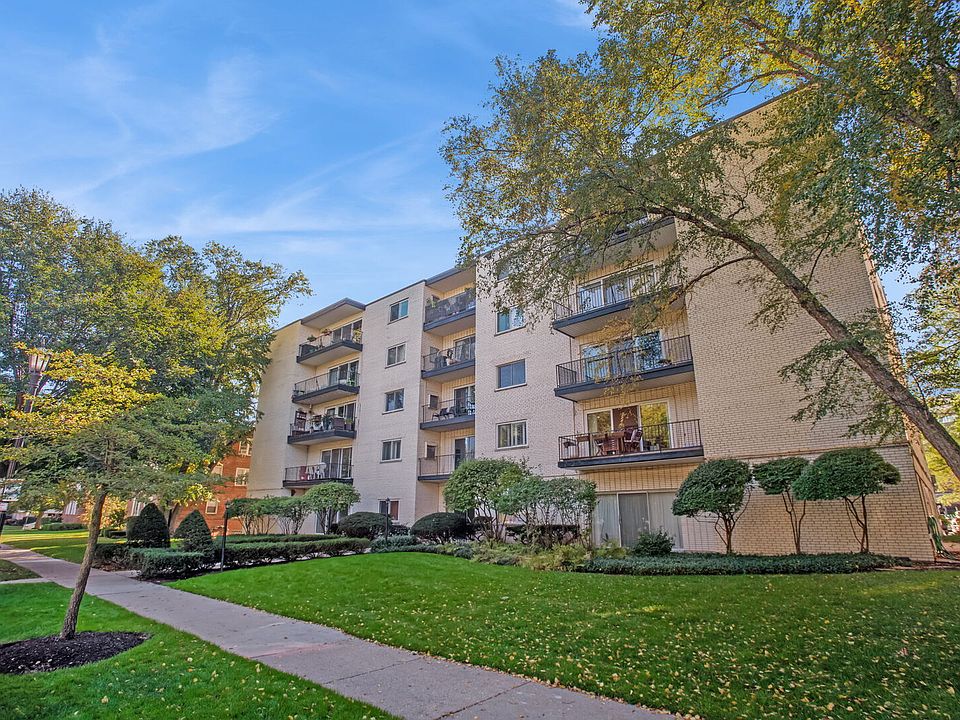1st image of 820 Oakton St APT 2A