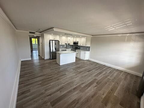 3rd image of 457 Southampton C