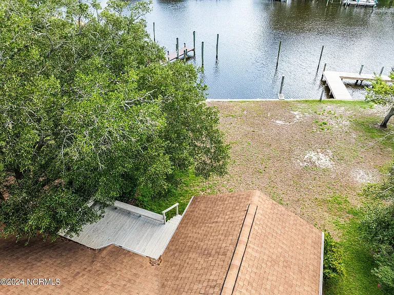5722 Gondolier Dr — Photo 42