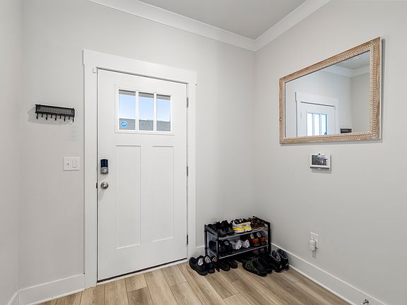 3rd image of 127 Shallons Dr