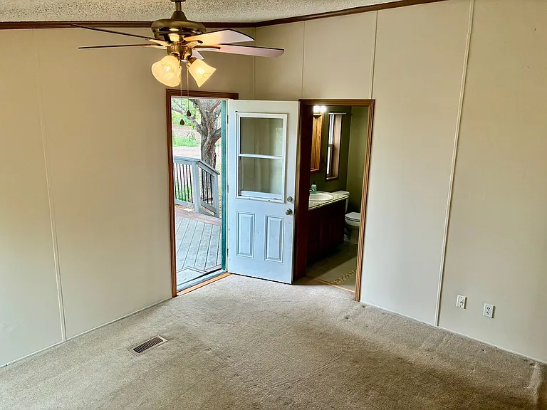 1253 N County Line Rd — Photo 17