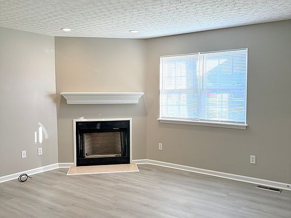 2nd image of 3920 Banyan Ct #B