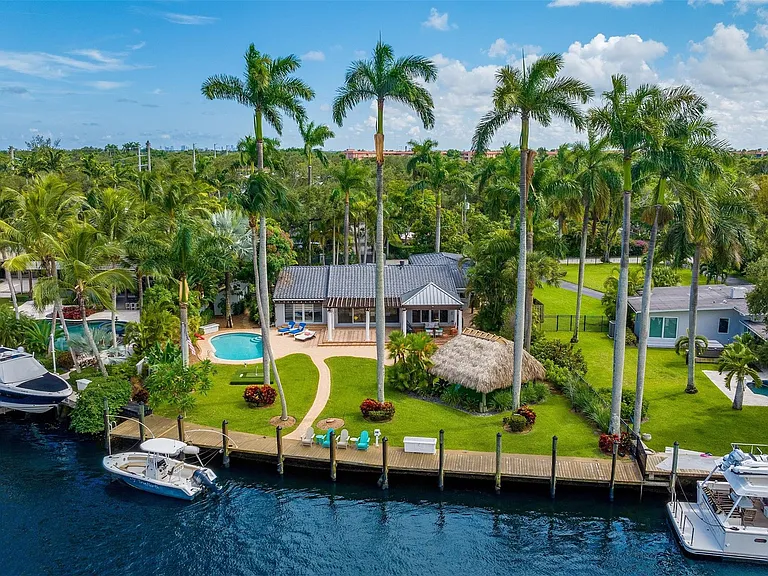913 Coconut Dr — Photo 3