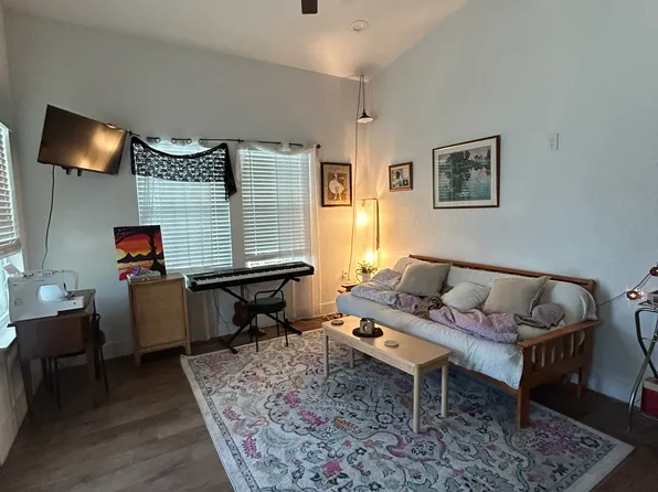 1133 Gravel St, San Marcos, TX 78666
