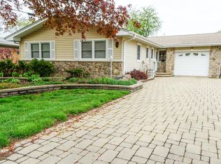 5 S Lincoln Ave, Addison, IL 60101