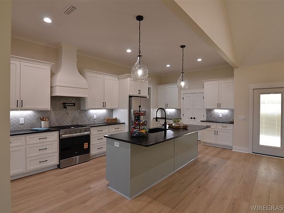 5th image of 105 Sabel Dr