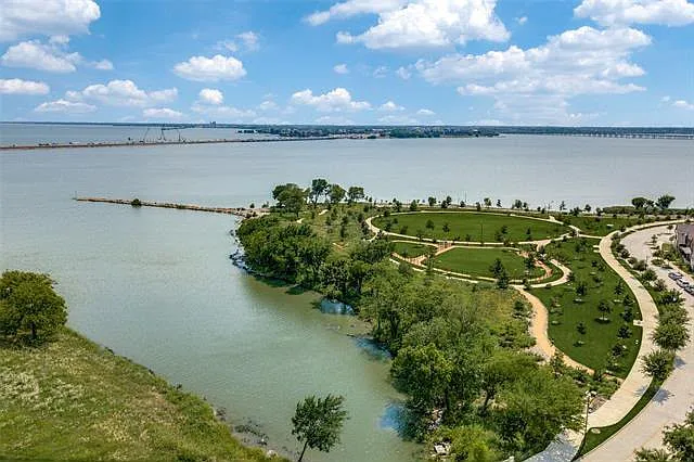 4 bed, 3.5 bath, 2198 sqft, $2,950 — Photo 4