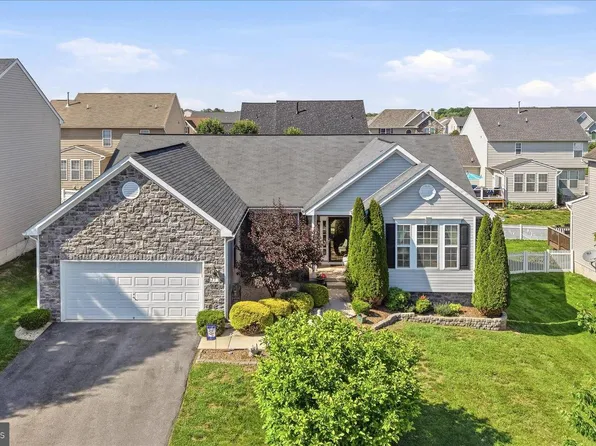 25 Overbrook Rd, Ranson, WV 25438
