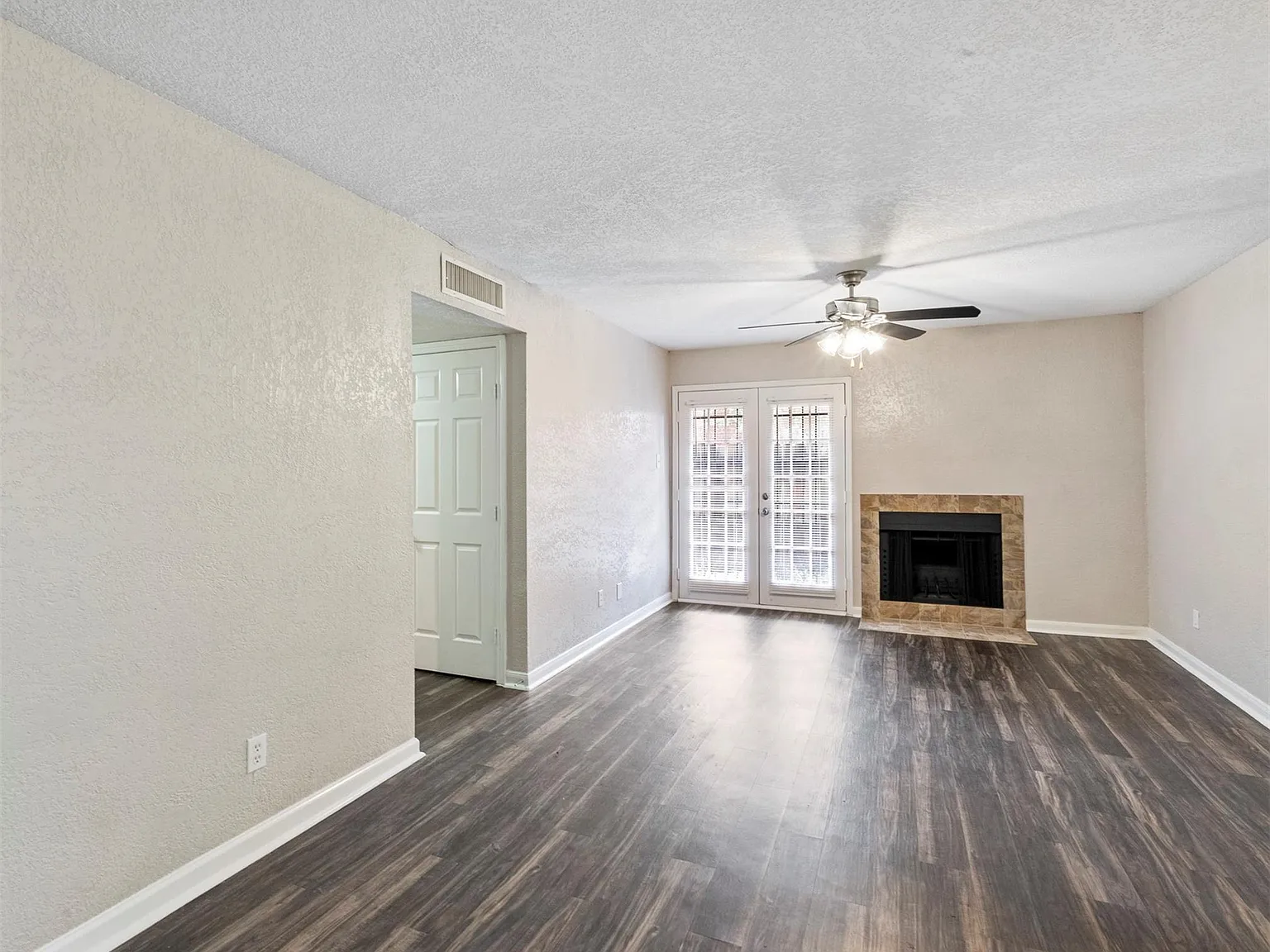 2 bed, 1.0 bath, 966 sqft, $950 — Photo 3
