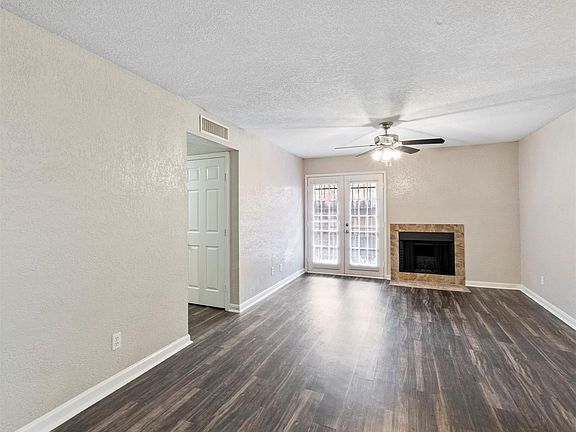 3rd image of 12500 Sandpiper Dr APT 27
