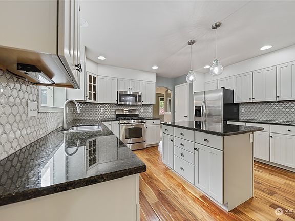 5th image of 121 N 6th Avenue