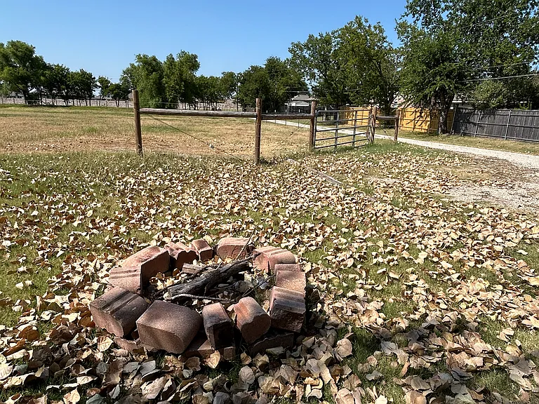 2661 FM 35 — Photo 28