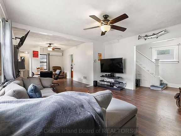 3rd image of 835 N Cedar Ave