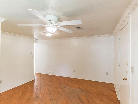 4th image of 501 E 4th St