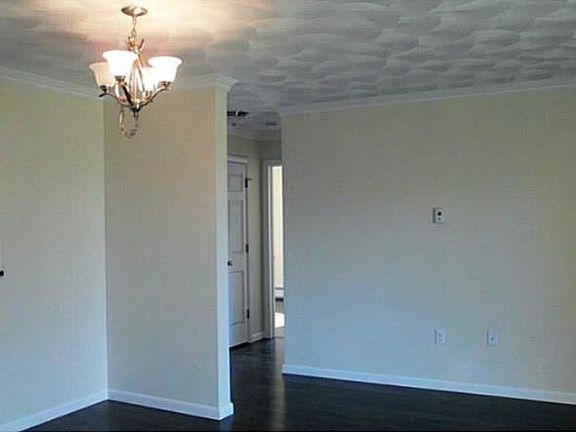 5th image of 752 Quaker Ln APT 201