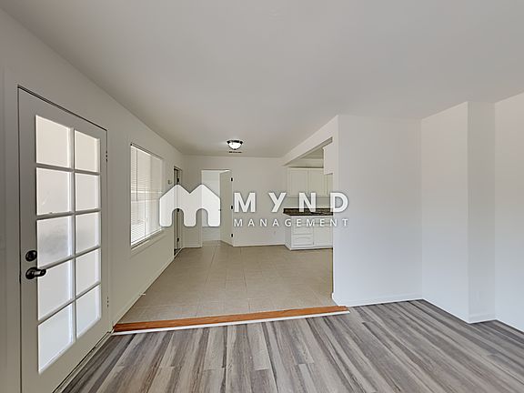 3rd image of 215 Lois Ave