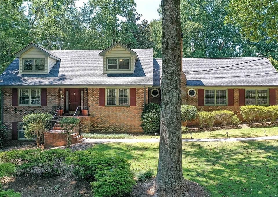 1st image of 400 Willowbrook Dr SE