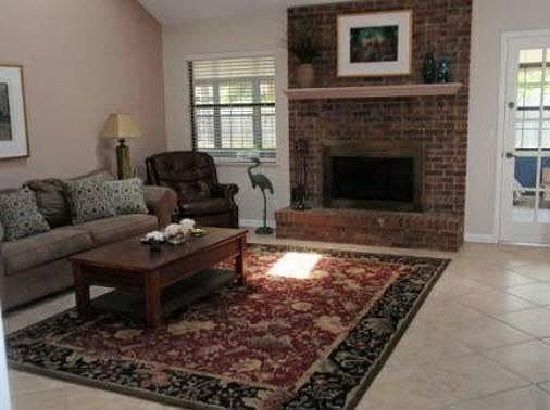 Living room with Fireplace