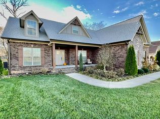 637 Diamond Peak Dr, Bowling Green, KY 42104
