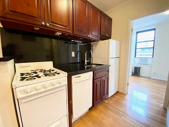 5th image of 221 E 28th St APT 14