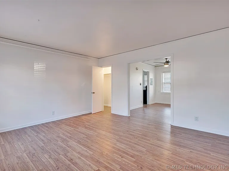 1522 E 17th St — Photo 5