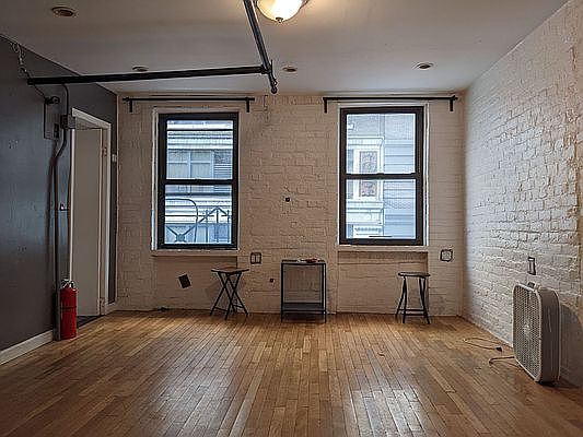 1st image of 166 W 27th St #4R