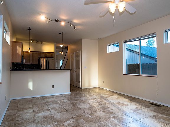 4th image of 4346 NE 69th Ave