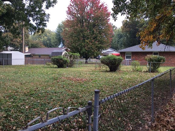 4th image of 804 Lincoln Hwy