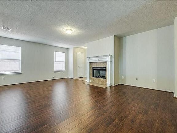 5th image of 202 Breseman St