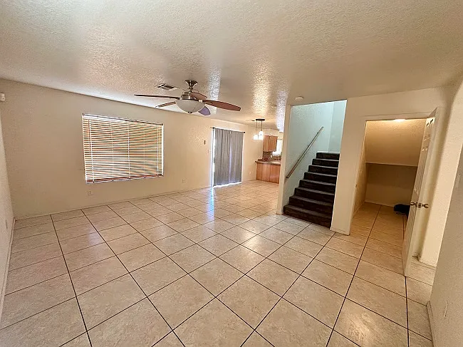 4 bed, 2240 sqft, $2,100 — Photo 4