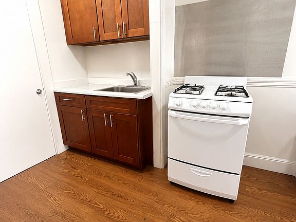 4th image of 8 Vinal St #9A